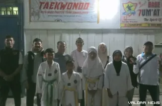 Tim Monev 1 KONI Sawahlunto, tinjau latihan taekwondo di Bengkel Utama Silo PT BA UPO Kamis. (hendra idris)