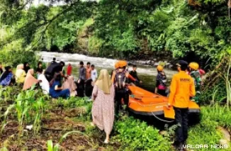 Tim SAR gabungan berhasil menemukan seorang lansia yang sebelumnya dilaporkan hanyut di Sungai Batang Sangir, Kabupaten Solok Selatan.