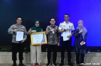 Kepala Lembaga Pemasyarakatan Kelas IIA Parepare, Marten (Baju Putih) Saat Menerima Predikat Baik dalam Penilaian Maladministrasi Pelayanan Publik Tahun 2025 yang dilakukan oleh Ombudsman Republik Indonesia.(*)