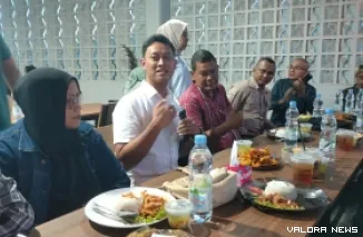 Asisten Managemen Keuangan & Umum PT PLN Indonesia Power UBP Ombilin, Hadi Mulyanto gelar buka puasa bersama dengan awak media di Kota Sawahlunto, Senin sore.