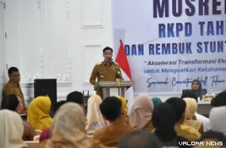 Wali Kota Sawahlunto, Riyanda Putra berikan arahan pada kegiatan Musrenbang dalam rangka penyusunan RKPD serta Rembuk Stunting Tahun 2027 yang digelar di Savannah Talawi, Selasa. (hendra idris)