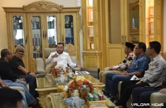 Wali Kota Padang Fadli Amran Menerima Kunjungan Perwakilan Pedagang dan Pengelola Plaza Andalas serta Ramayana di kediamannya, Jumat (13/3/2026)