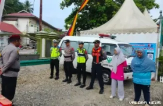 Kasatlantas Polres Sijunjung saat melaksanakan apel Operasi Ketupat.