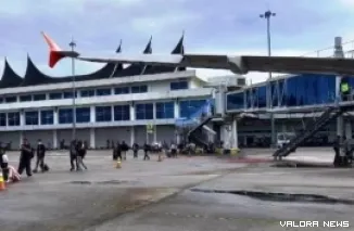 PT Angkasa Pura Indonesia di Bandara Internasional Minangkabau resmi membuka Posko Terpadu Angkutan Lebaran 2026/1447 H yang ditempatkan di selasar terminal bandara (Dok. Ist)