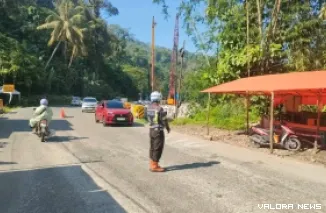 Peningkatan volume kendaraan mulai terlihat di jalur Lembah Anai, Kabupaten Tanah Datar, Sumatera Barat pada Kamis sejak pagi hingga siang.