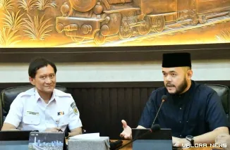 Wali Kota Padang Fadli Amran (Kanan) Bersama Direktur Utama PT Kereta Api Indonesia (Persero), Bobby Rasyidin (*)
