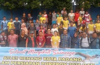 Sebanyak 35 atlet renang mengikuti hari pertama Swim Training Camp yang digelar Aquatik Kota Padang pada Jumat sore.