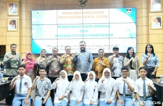 Wali Kota Padang Fadly Amran Bersama Para Siswa Penerima Beasiswa, Kamis (16/4/2026)