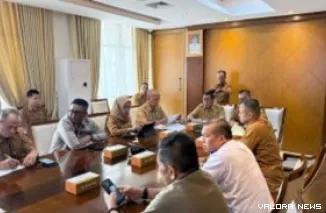 Asisten I Sekretariat Daerah Provinsi Riau, Zulkifli Syukur memimpin rapat tindaklanjut SE Mendagri terkait transformasi budaya kerja Aparatur Sipil Negara (ASN), Senin. (humas)