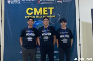 Tiga orang mahasiswa Unand, Ghazkar Raify Arza (Fakultas Teknik Industri), Dimas Radithya Nurizkhita (Sistem Informasi) dan Muhammad Abrar Rayva (Sistem Informasi) usai tampil di ajang ajang 7th HSIL Hackathon, Malaysia. (humas)
