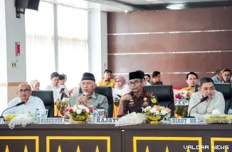 Kejaksaan Tinggi Sumatera Barat menegaskan komitmennya dalam mengawal percepatan pembangunan Jalan Tol Pekanbaru--Padang melalui rapat di Aula Lantai 5 . (Dok. Penkum Kejati Sumbar)