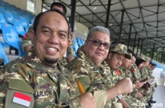 Ketua DPRD Padang, Muharlion bersama Muhidi (ketua DPRD Sumbar) usai pembukaan retret khusus bagi pimpinan DPRD tingkat kabupaten, kota dan provinsi di Lembah Tidar, Magelang, Rabu. (humas)