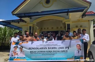 Sebanyak 16 warga Nagari Lawang, Kecamatan Matur, Kabupaten Agam mengikuti pelatihan pengolahan bambu selama 20 hari untuk mengembangkan produk suvenir bernilai ekonomi