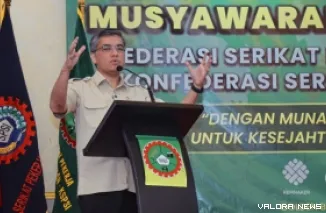 Menteri Ketenagakerjaan (Menaker), Yassierli terangkan pentingnya transformasi hubungan industrial saat Musyawarah Nasional Tahun 2026 Federasi Serikat Pekerja Farmasi dan Kesehatan (FSP FARKES) KSPSI di Jakarta, Kamis. (humas)