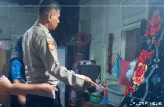 Personel Polsek Kinali lakukan olah TKP terkait pengaduan penganiayaan bersama-sama, Kamis. (robbi irwan)