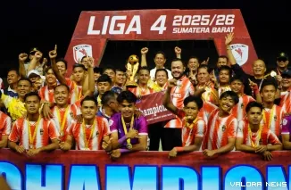 Wali Kota Padang Fadli Amran Bersama Pemain dan Official PSP Padang Sesuai Menjuarai Liga 4 Sumbar (*)