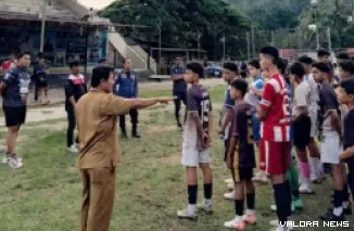 Suasana seleksi ulang pemain muda PS GAS Sawahlunto di Lapangan Ombilin untuk menjaring 60 talenta terbaik guna memperkuat skuad menuju Piala Soeratin 2026. (dok psgas)