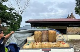 Polisi dari Tim Resmob  Polres Solok Selatan Amankan puluhan jerigen berisi bio solar bersubsidi