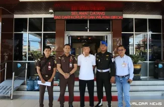 Terpidana kasus tambang ilegal saat dieksekusi Jaksa Kejari Padang. (Dok. Intel Kejari Padang)