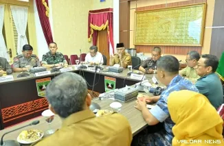 Gubernur Sumatera Barat, Mahyeldi bersama Forkopimda, memimpin Focus Group Discussion (FGD) bersama Forkopimda Sumbar di Istana Gubernur, Selasa. (humas)
