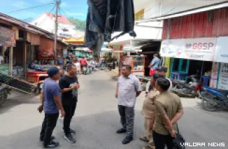 Anggota Komisi I DPRD Padang Iswanto Kwara Bersama Kepala Dinas Perdagangan Meninjau Rencana Revitalisasi Pasar Tanah Kongsi, Sabtu (30/5/2026)