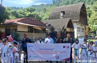 PT KAI Divre II Sumatera Barat menggencarkan edukasi keselamatan perjalanan kereta api kepada siswa dan warga yang tinggal di sekitar jalur rel melalui program "Sapa Sekolah dan Masjid/Mushollah"