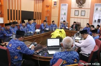 Rapat evaluasi laporan kinerja yang digelar di ruang rapat Kepala Kanwil Kemenag Sumbar
