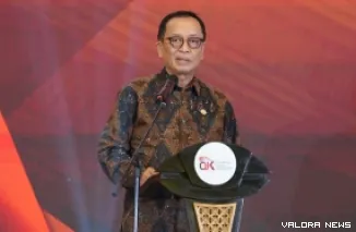Kepala Eksekutif Pengawas Perbankan Otoritas Jasa Keuangan (OJK), Dian Ediana Rae membuka Sarasehan Industri Perbankan dengan tema "Penerapan Konsep Business Judgement Rule Terhadap Kredit Macet Di Bank" di Jakarta, Selasa (12/5/2026). (humas)