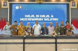 Alumni angkatan 1993, Zefnihan (baju putih) terpilih sebagai Ketua Alumni SMA Landbouw Bukittinggi periode 2026-2029 pada Musyawarah Wilayah (Muswil) di Auditorium Istana Gubernur, Ahad. (humas)