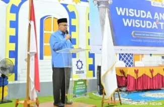 Sekdaprov Sumatera Barat, Arry Yuswandi tekankan pentingnya cetak generasi yang punya karakter dan moral pada Wisuda Angkatan dan Wisuda Tahfiz Generasi XVII MAS Perguruan Islam Ar Risalah Tahun Pelajaran 2025/2026, Ahad. (humas)