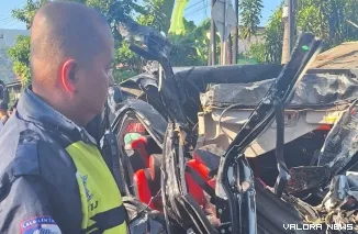 Polisi saat melakukan olah TKP kecelakaan. (Dok. Polsek Luki)