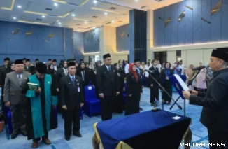 Wawako Pekanbaru, Markarius Anwar melantik 42 ASN di aula lantai 6 Komplek Perkantoran Pemerintah Tenayan Raya, Rabu. (humas)