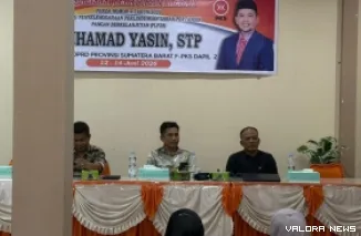 Anggota DPRD Sumatera Barat, Muhammad Yasin jadi narasumber sosialisasi Perda Sumbar No 4 Tahun 2020 tentang Penyelenggaraan Lahan Pertanian Pangan Berkelanjutan, di Aula Joyo Makmur, Kota Pariaman, Sabtu. (humas)