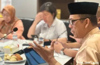 Kepala Bapenda Batam, Raja Azmansyah memimpin rapat persiapan Apresiasi Wajib Pajak Taat Pajak Tahun 2026 di Ruang Rapat Bapenda Kota Batam, Jumat (12/6/2026). (humas)