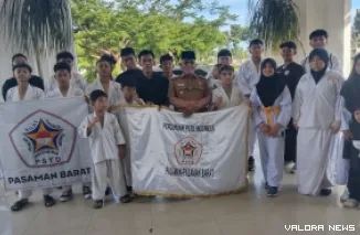 Bupati Pasaman Barat, Yulianto lepas 23 atlet PSTD Indonesia Pasbar, ikuti Kejurnas Pencak Silat Rektor Universitas Negeri Padang (UNP) Championship 2026, Senin. (robi irwan)