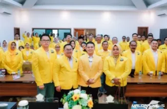 Ketua Partai Golkar Padang, M Iqra Chissa Putra foto bersama jajaran pengurus usai Rapat Pleno DPD Partai Golkar Kota Padang di Ruang Beringin I, Kantor DPD Partai Golkar Kota Padang, Jalan Kampung Nias, Padang, Sabtu. (humas)