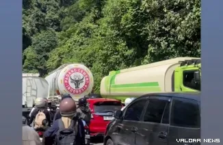 Kemacetan yang terjadi di jalur Padang Solok, Kawasan Sitinjau Lauik. (Dok. Ist)