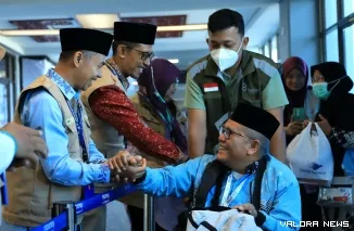 Proses pemulangan jemaah haji Debarkasi Padang terus berlangsung dengan total 3.125 jemaah dan petugas telah kembali ke Tanah Air hingga kedatangan Kloter 08 melalui Bandara Internasional Minangkabau (BIM)