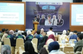 Gubernur Sumatera Barat, Mahyeldi terangkan ancaman kecerdasan buatan saat membuka Sharia Financial Talk (SHIFT) 2026, di Aula Kantor Perwakilan Bank Indonesia Provinsi Sumbar, Sabtu. (humas)