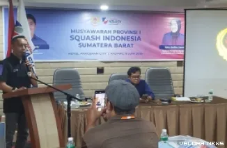 Ketua Pengprov Squash Sumatera Barat terpilih, Yofialdi memberikan sambutan usai terpilih sebagai ketua periode 2026-2031 pada Musprov I, Senin. (mangindo kayo)