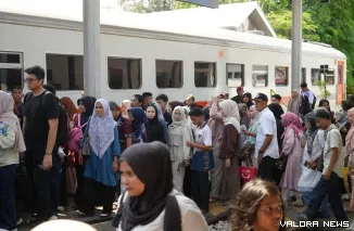 Lonjakan penumpang KA Pariaman Ekspres pada puncak Festival Tabuik di Kota Pariaman, Ahad (28/6/2026), menembus 6.712 pelanggan dalam sehari atau mencapai okupansi 158 persen dari kapasitas tempat duduk yang tersedia.