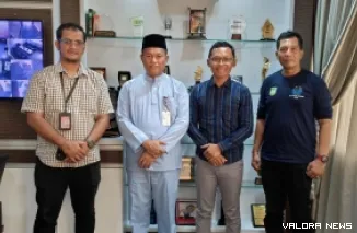 Sekretaris Daerah (Sekda) Kota Batam, Firmansyah bersama perwakilan Wings Air saat pembukaan rute Batam-Pangkalpinang, Sabtu. (humas)