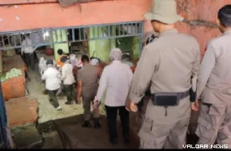 Satpol PP Kawal Revitalisasi Basement Pasar Raya Padang