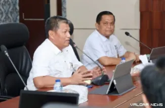Sekda Kota Batam, Firmansyah berikan arahan pada pertemuan Forum Perangkat Daerah dalam rangka penyusunan Rencana Penanggulangan Bencana (RPB) di Kantor Wali Kota Batam, Rabu. (humas)