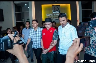 Setelah empat tahun masuk Daftar Pencarian Orang (DPO), terpidana kasus pemalsuan surat Alber Dianto akhirnya ditangkap Tim Tangkap Buron (Tabur) Kejaksaan Tinggi Sumatra Barat bersama Kejaksaan Negeri Padang di Kota Padang