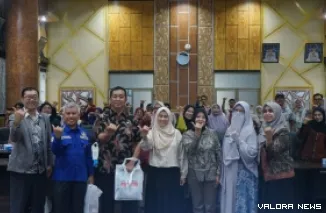 Staf Ahli Wali Kota Padang Bidang Pembangunan, Ekonomi, dan Keuangan, Syahrial Kamat Bersama Peserta Workshop(*)
