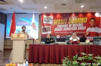 Ketua Umum KONI Sumatera Barat, Hamdanus berikan kata sambutan pada pembukaan Training of Referee yang digelar Pengprov ORADO Sumatera Barat, di Padang, Jumat. (humas)