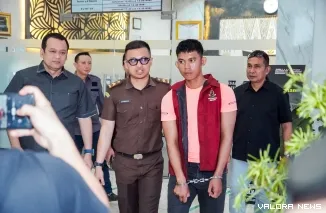 Tim Tangkap Buronan (Tabur) Kejaksaan Tinggi Sumatra Barat (Kejati Sumbar) akhirnya menangkap Daftar Pencarian Orang (DPO) kasus asusila terhadap anak di bawah umur, Bayu Putra Andesta (26), di Kabupaten Muko-Muko, Bengkulu.