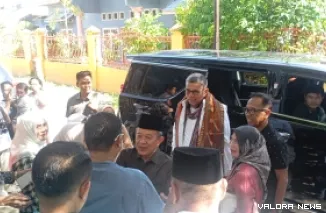 Suasan hari saat BSN pulang ke rumah keluarganya yang disambut isak tangis dan didampingi tim kuasa hukum Hermansyah Hutagalung beserta Daniel Panggabean dan Anggota Komisi III DPR RI, Hinca Panjaitan.