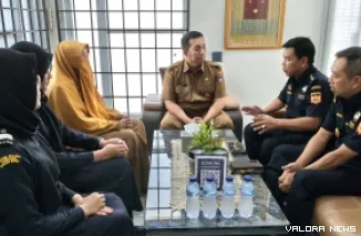 Kepala Dinas Koperasi dan UKM Kota Padang Teddy Antonius Saat Menerima Kunjungan dari Tim Bea Cukai Teluk Bayur, Selasa (21/7/2026)
